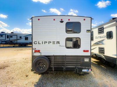 2022 Coachmen RV Clipper Ultra-Lite — photo 9 view