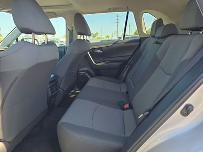2020 Toyota RAV4 - Photo 13