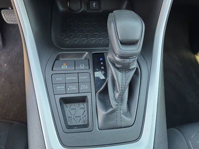 2020 Toyota RAV4 - Photo 20