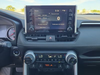 2020 Toyota RAV4 - Photo 17