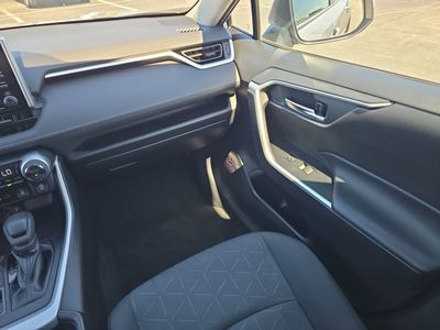2020 Toyota RAV4 - Photo 12
