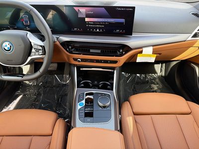 2026 BMW i4 - Photo 18