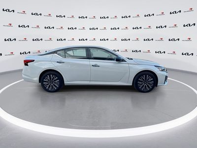 2024 Nissan Altima — photo 9 view