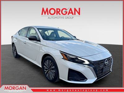 2024 Nissan Altima 2.5 SV in Pearl White Tricoat — front three-quarter view
