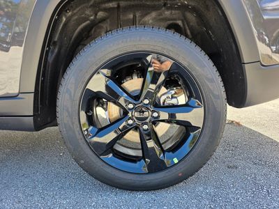 2026 Jeep Grand Cherokee — engine compartment view