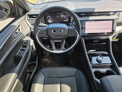 2026 Jeep Grand Cherokee — photo 11 view