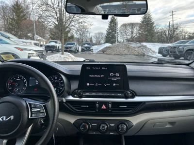 2023 Kia Forte LXS - Photo 19
