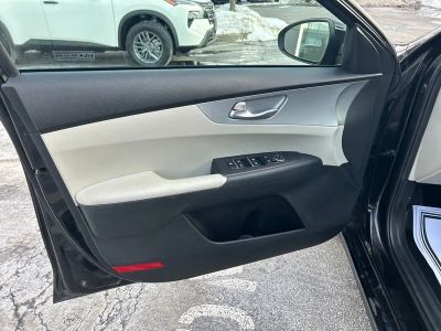 2023 Kia Forte LXS - Photo 13