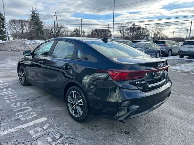 2023 Kia Forte LXS - Photo 7