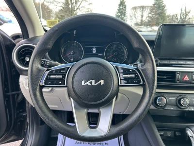 2023 Kia Forte LXS - Photo 17