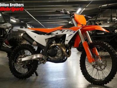2023 KTM 450 SX-F — front three-quarter view