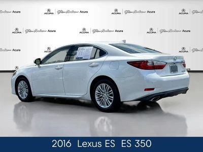 2016 Lexus ES — detail view