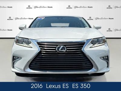 2016 Lexus ES — interior view