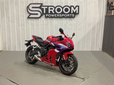 2026 Honda® CBR650R E-Clutch — front three-quarter view