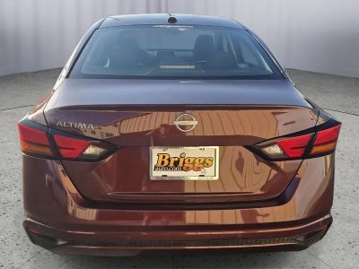 2025 Nissan Altima — detail view