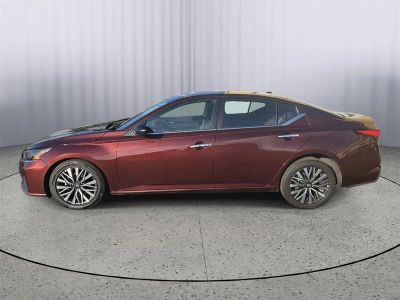 2025 Nissan Altima — side profile view