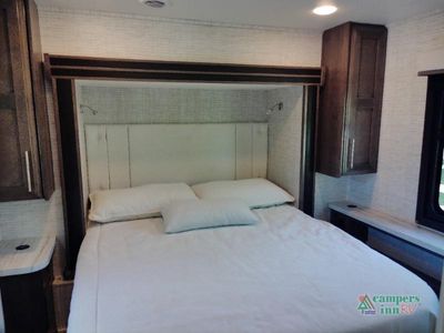 2025 Entegra Coach Odyssey — photo 41 view