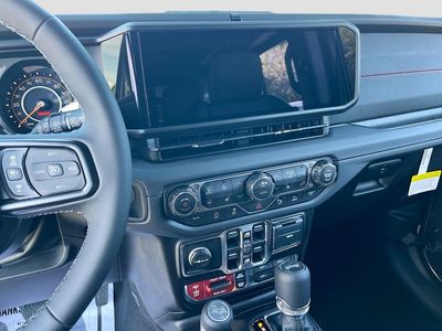 2026 Jeep Wrangler - Photo 13