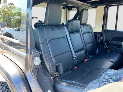 2026 Jeep Wrangler - Photo 23