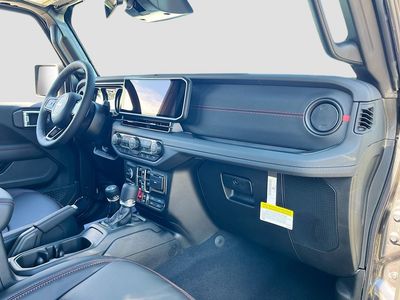 2026 Jeep Wrangler - Photo 25