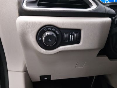 2023 Chrysler Pacifica — photo 13 view