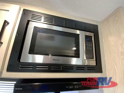 2023 Forest River RV Rockwood Ultra Lite — photo 15 view