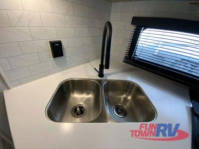 2023 Forest River RV Rockwood Ultra Lite — photo 13 view