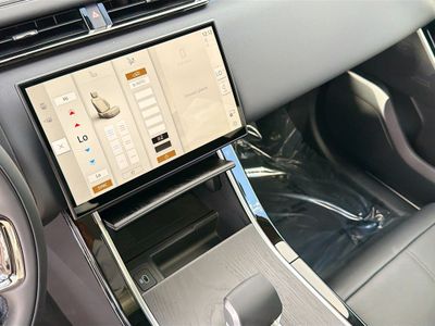 2026 Land Rover Range Rover Velar — photo 28 view
