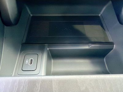 2026 Land Rover Range Rover Velar — photo 31 view