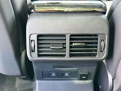 2026 Land Rover Range Rover Velar — photo 20 view
