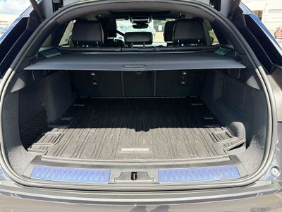 2026 Land Rover Range Rover Velar — photo 12 view