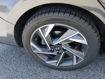 2024 Hyundai Elantra — photo 10 view