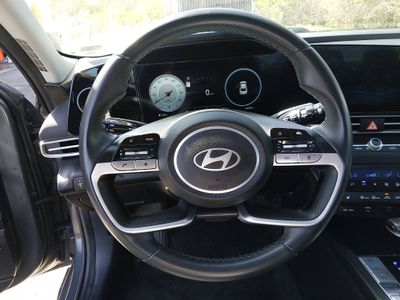 2024 Hyundai Elantra — photo 12 view