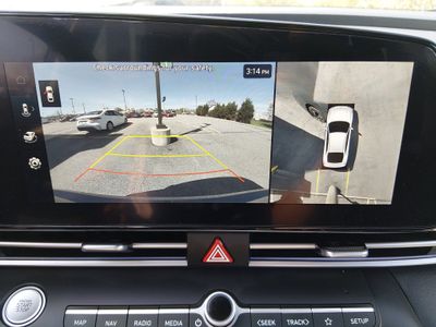 2024 Hyundai Elantra — photo 16 view