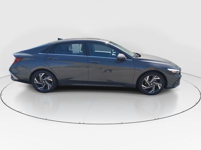2024 Hyundai Elantra — photo 8 view