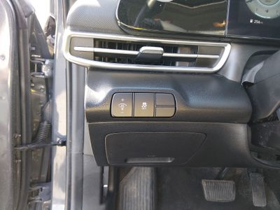 2024 Hyundai Elantra — photo 13 view