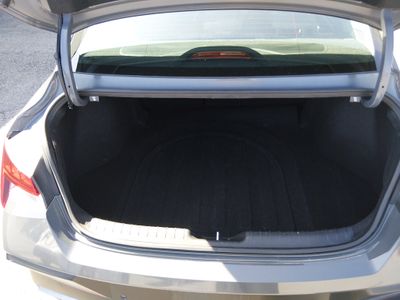 2024 Hyundai Elantra — photo 11 view
