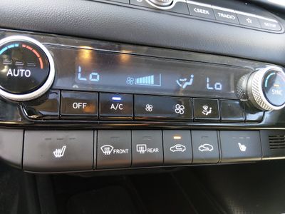 2024 Hyundai Elantra — photo 18 view