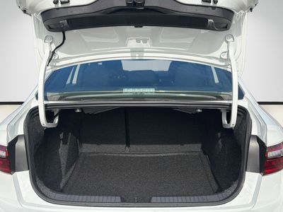 2026 Volkswagen Jetta - Photo 12