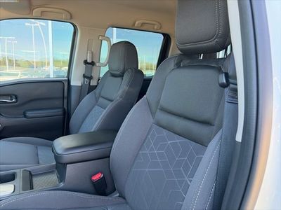 2025 Nissan Frontier - Photo 9