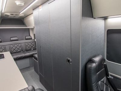 2025 Entegra Coach Insignia — photo 9 view