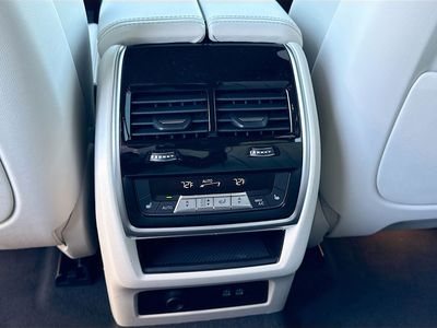 2026 BMW X5 — photo 21 view