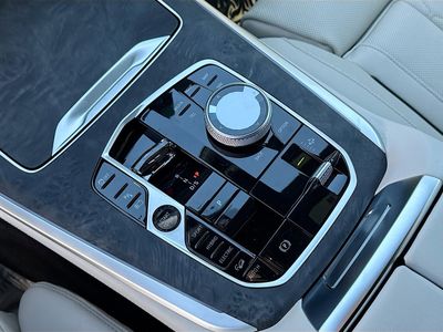 2026 BMW X5 — photo 30 view