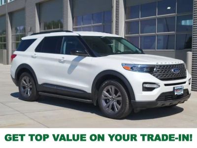 2023 Ford Explorer XLT in White Metallic — front three-quarter view