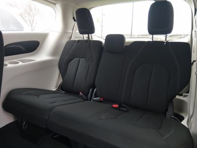 2022 Chrysler Voyager - Photo 17