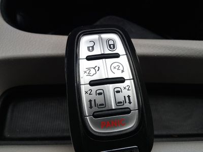 2022 Chrysler Voyager - Photo 15