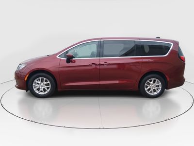 2022 Chrysler Voyager - Photo 4