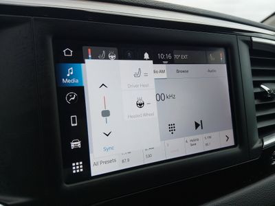 2022 Chrysler Voyager - Photo 18
