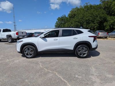 2025 Chevrolet Trax - Photo 2
