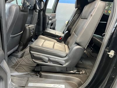2021 Chevrolet Suburban — photo 18 view